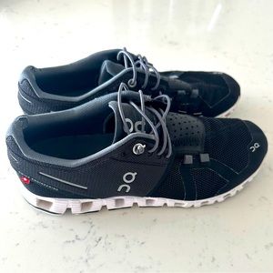 On-running tennis shoe size 6.5